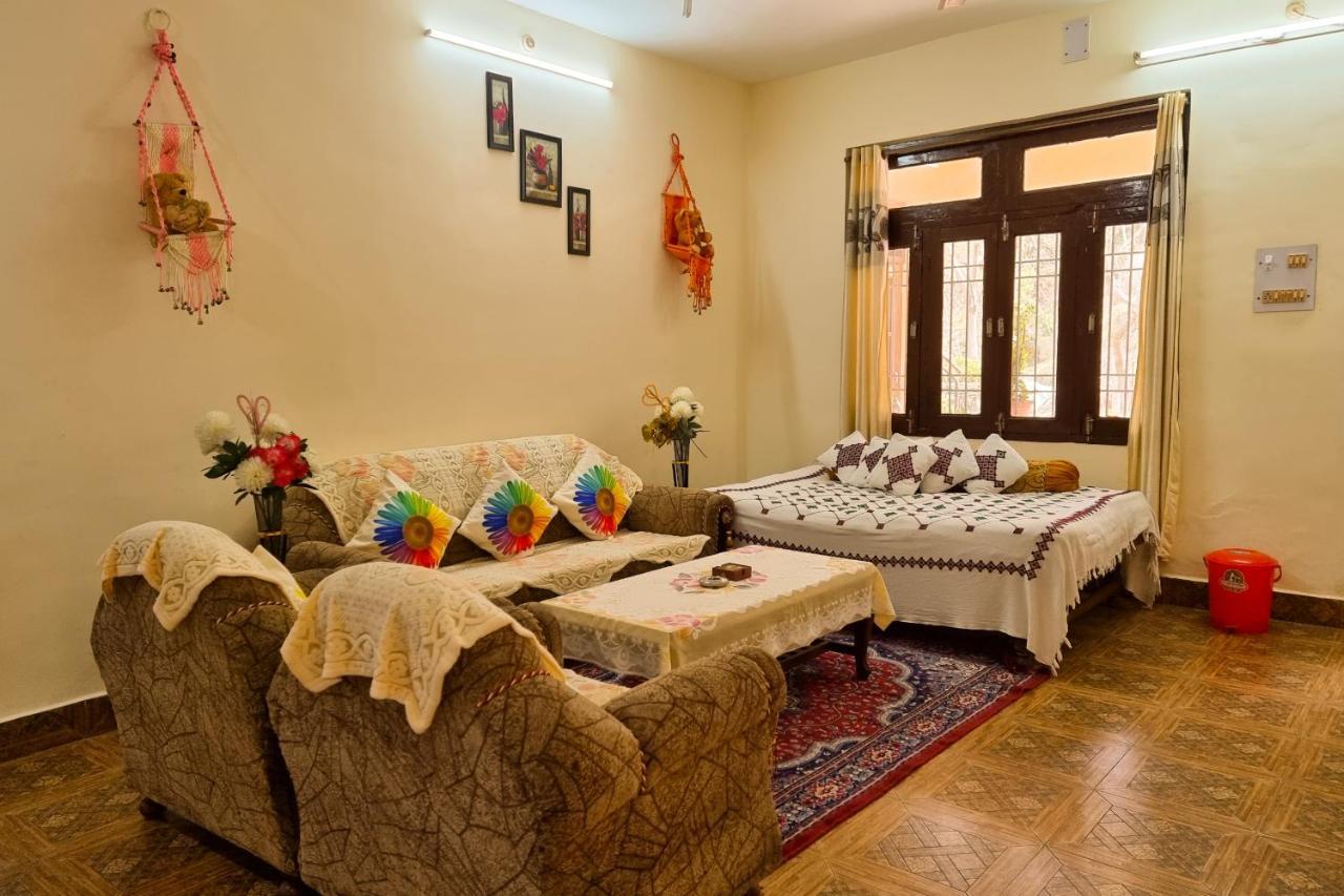 Aditya Homestay ダルハウジ エクステリア 写真