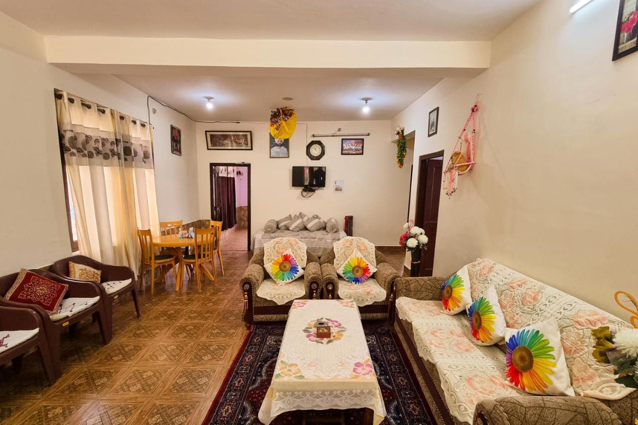 Aditya Homestay ダルハウジ エクステリア 写真