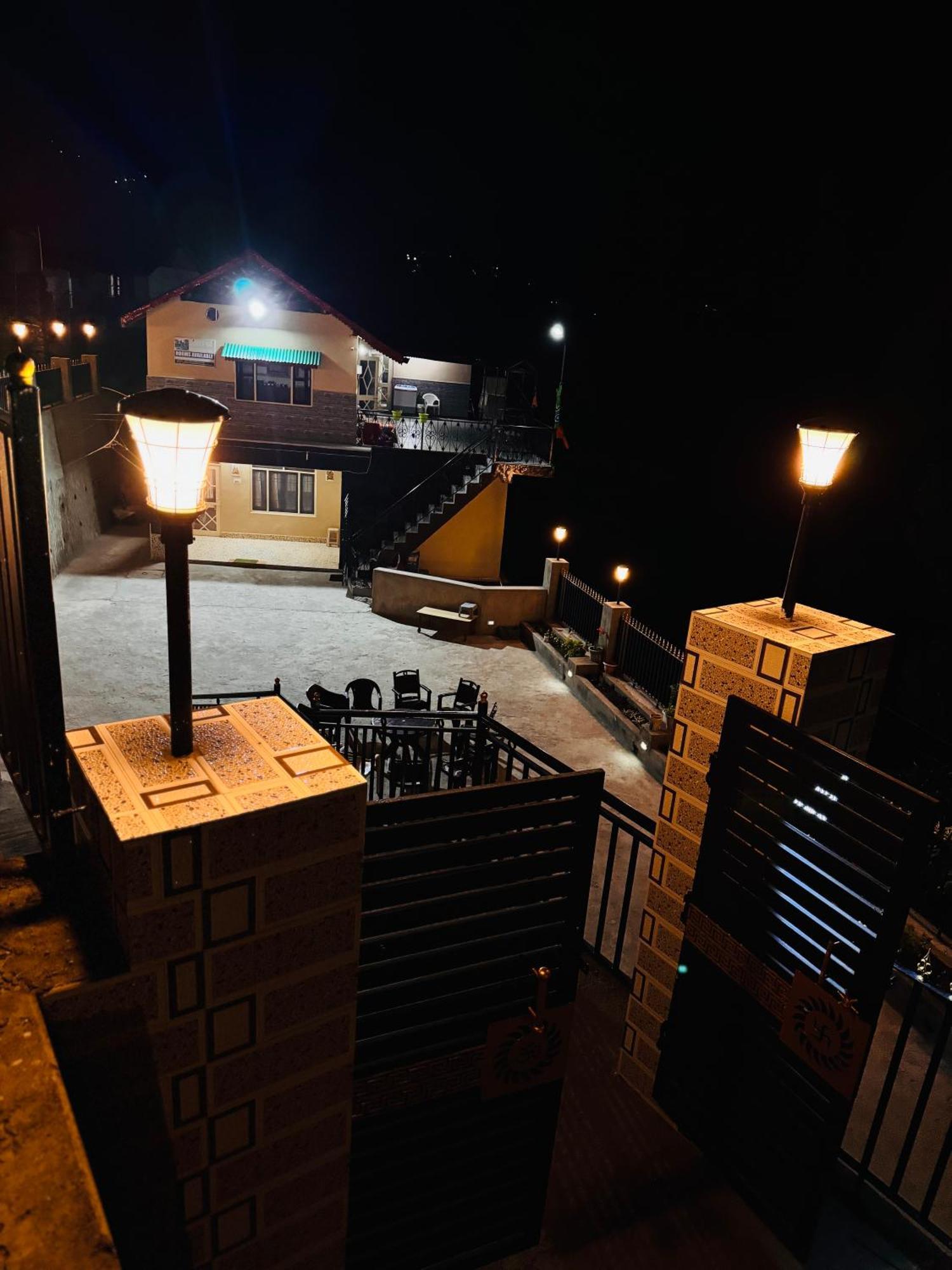 Aditya Homestay ダルハウジ エクステリア 写真