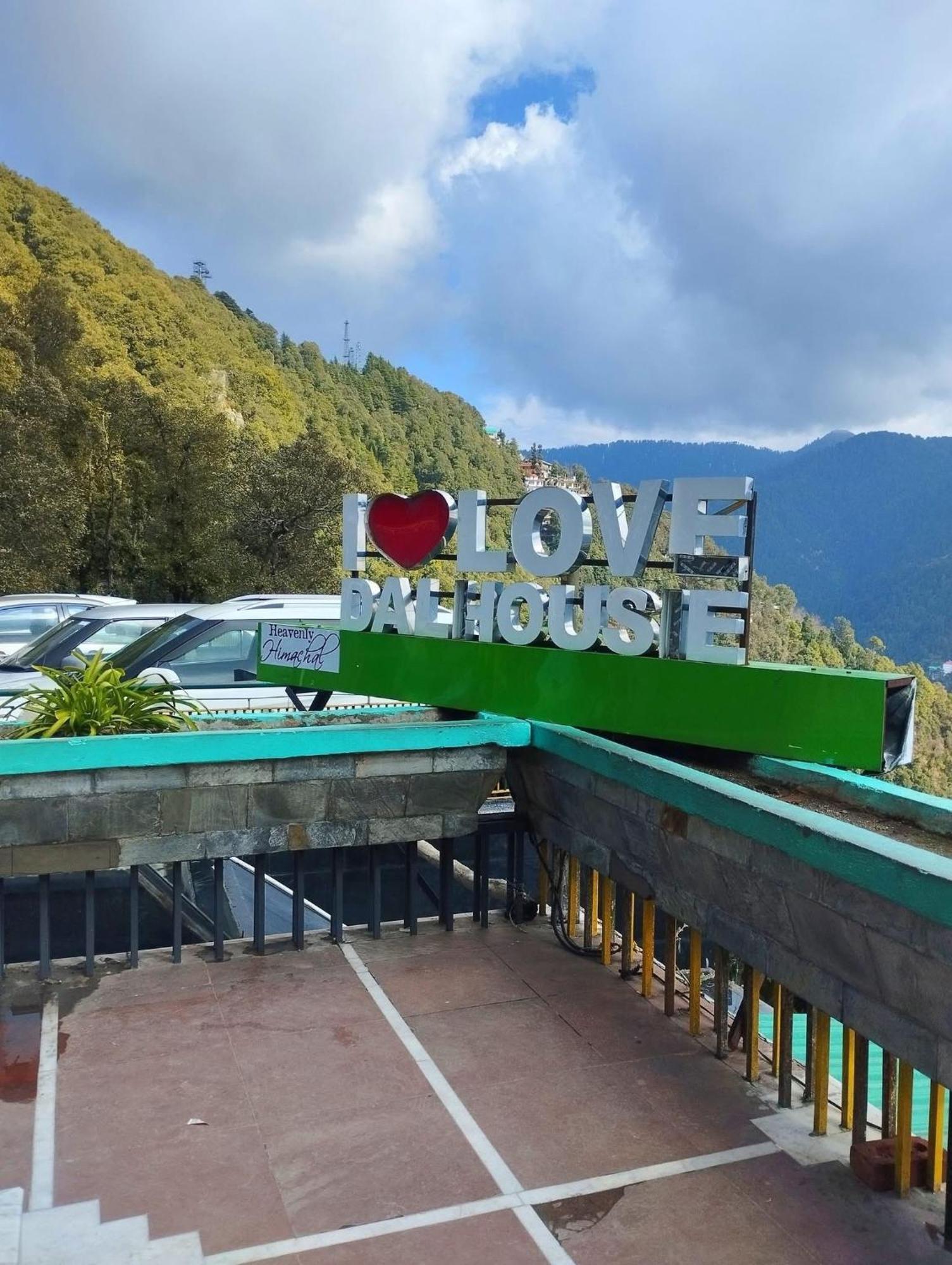 Aditya Homestay ダルハウジ エクステリア 写真