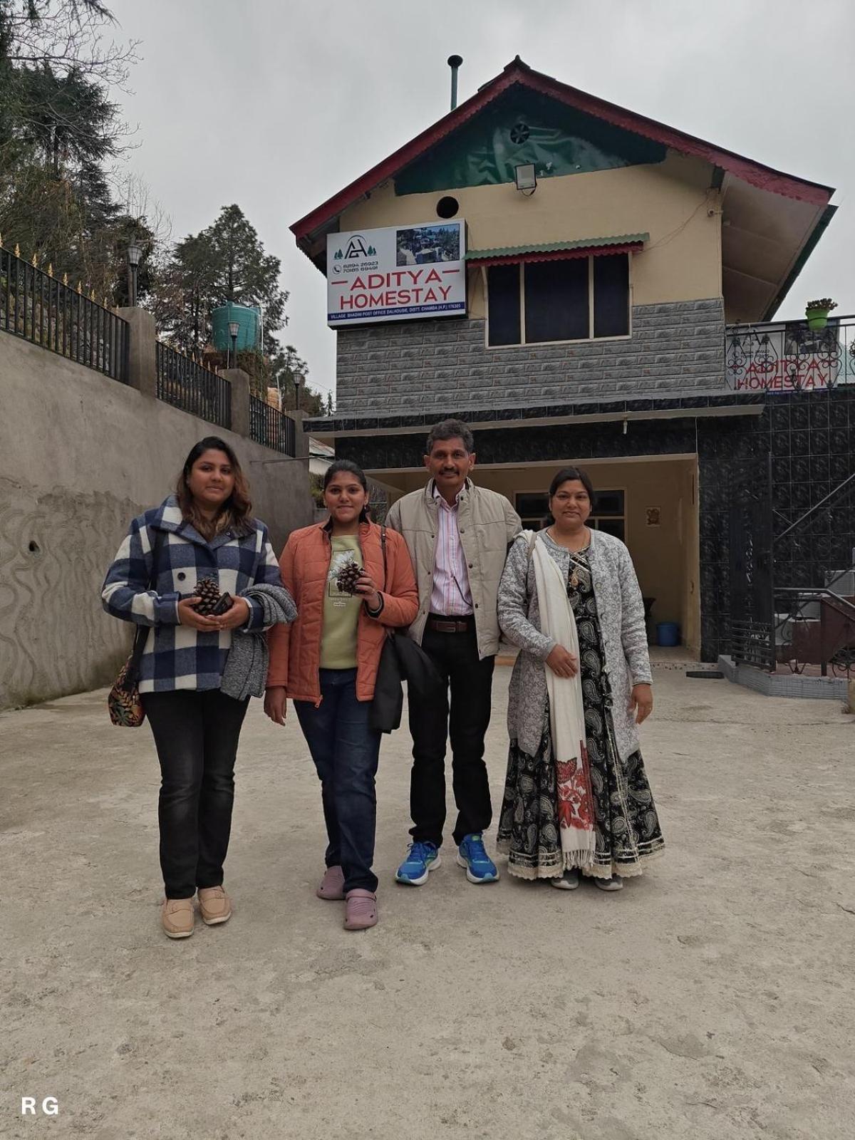 Aditya Homestay ダルハウジ エクステリア 写真