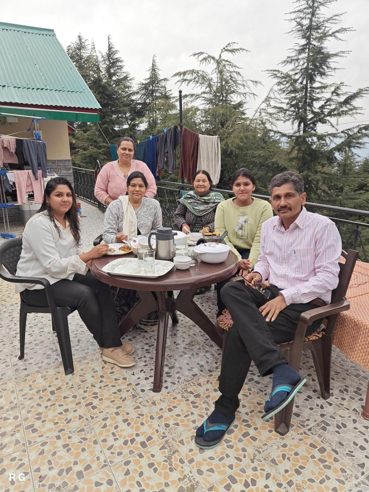 Aditya Homestay ダルハウジ エクステリア 写真