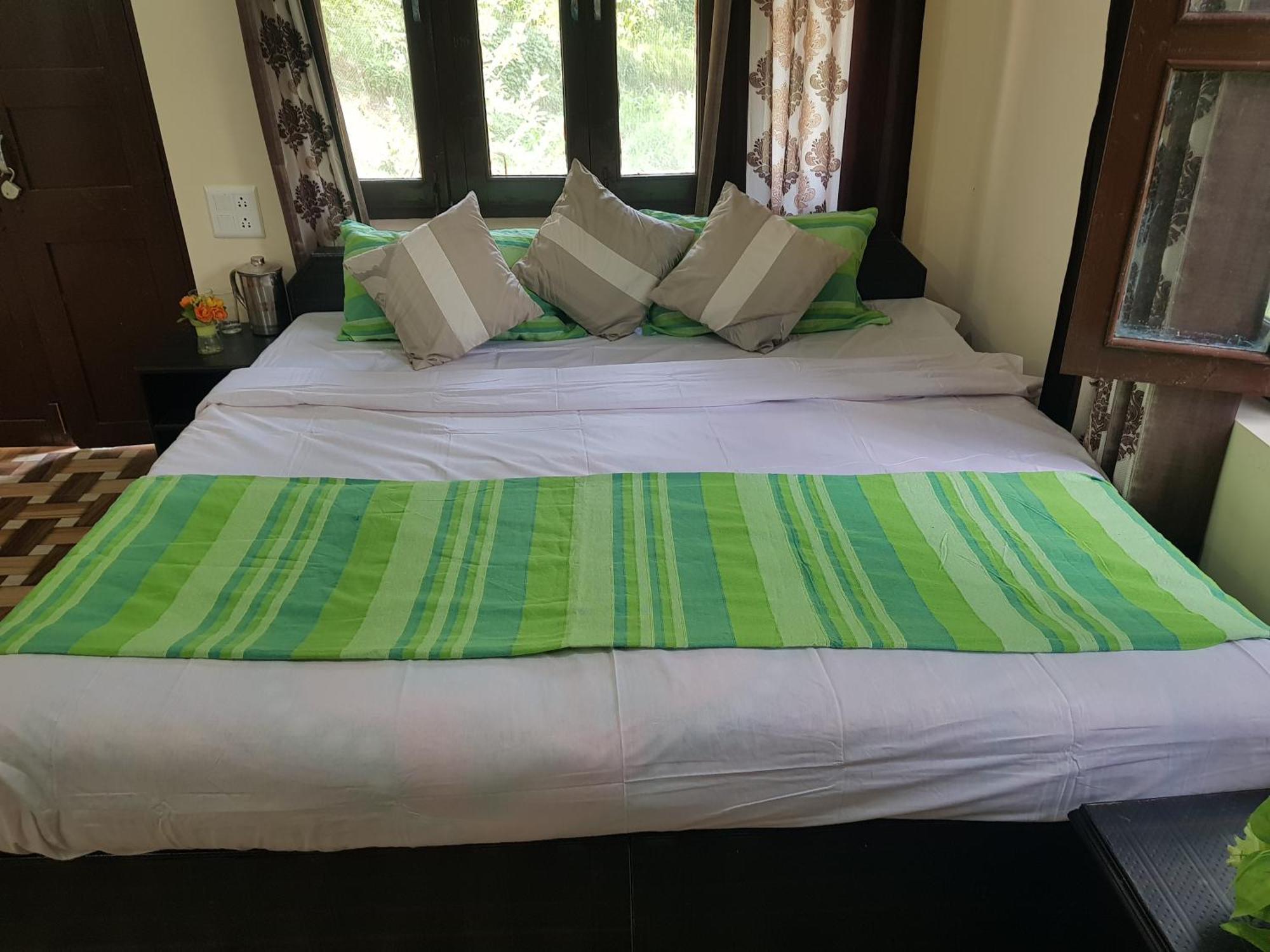 Aditya Homestay ダルハウジ エクステリア 写真
