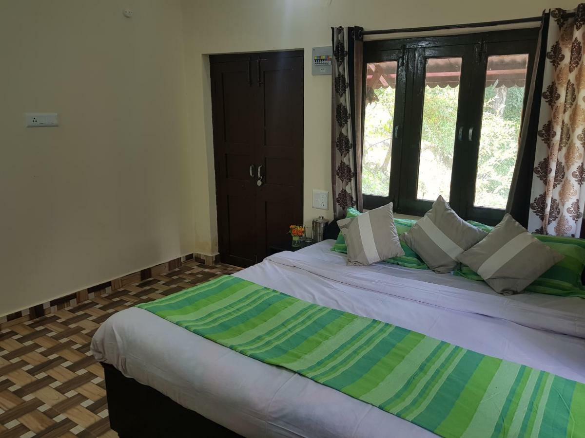 Aditya Homestay ダルハウジ エクステリア 写真